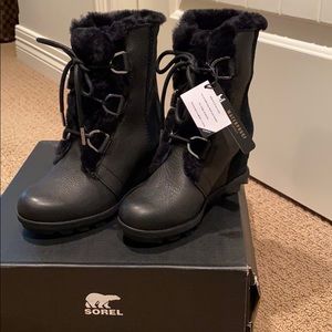 Sorel Joan of Arctic Wedge ll lux boot in black
